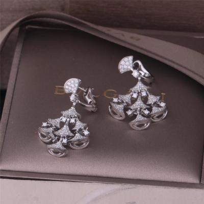 Chine Roma Divas Dream Boucles d'oreilles en or de 18 carats en or blanc avec 7 diamants principaux et des diamants en pavé complet à vendre