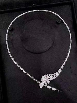 China Leopard Pendant 18 Carat Diamond Necklace White Gold Jewelry OEM for sale