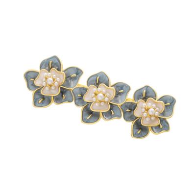 China Japan and Korean Style Korean Girls Hair Accessories Gold Plated Grey Enamel 3 Flower Pearl Spring Hair Clips For Women for sale