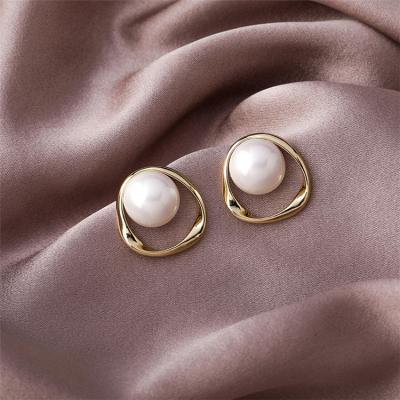 China 2021 new Korean simple irregular circle FASHIONABLE imitation pearl jewelry stud earrings for women for sale