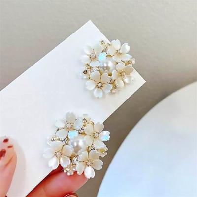 China New 2021 Trendy Korean Handmade Women's Jewelry Pearl Shell Flower Stud Earrings For Women for sale