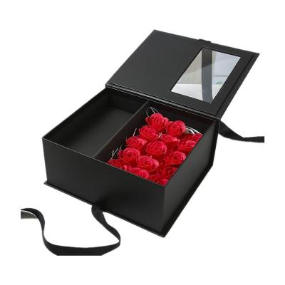 China Caja de regalo de flores cuadrada de lujo hecha a mano Pedido personalizado Aceptado para el embalaje de papel de jabón en venta