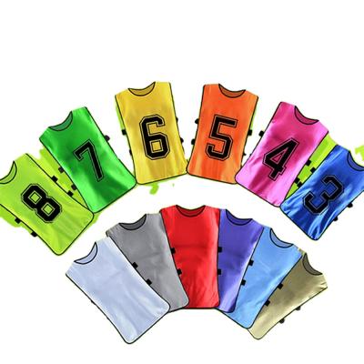 China Anti-wrinkle Hotsale soccer /soccer vest training mesh bibs training vest custom sport team jerseylogo for adult and kid football uniform for sale