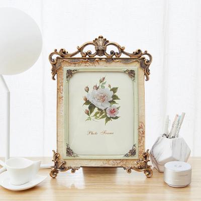 China Environmental Materials 5/6 Inch Custom Gift Decor Classic Rural Europe Resin Photo Frame for sale