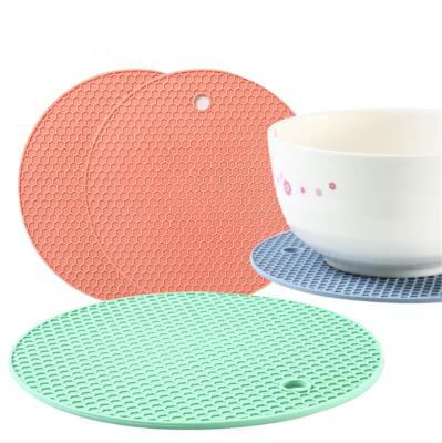 China New Arrivals Sustainable Honeycomb Shaped Cup Bowl Mat , Food Grade Soft Silicone Heat Resistant Mats for sale