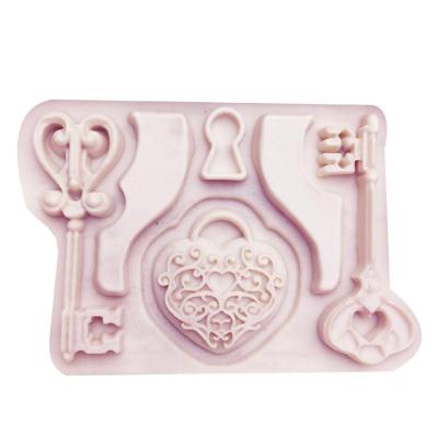 China Lifelike Love Shape Fondant Silicone Mold Lock Head Silicone For Cake Decorating Tools Baking Sugarcraft for sale