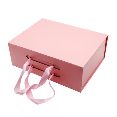 China Kundengebundener des Bandpapiers Kasten des Geschenks Flip Top String Ribbon Handle-flacher Papierluxuskasten faltbare harte Geschenkboxen Papp zu verkaufen