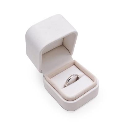 China Samt-magnetisches Schmuckkästchen-lederne Hochzeit Ring Box Silver Stamping CMYK 4C zu verkaufen