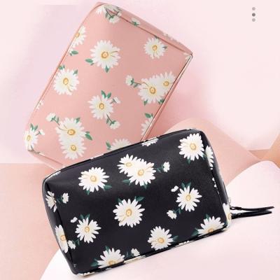 China Eco-Friendly/Foldable and Get Back Soon Colorful Wholesale Custom Fashion Lady Makeup Bag Travel Cosmetic Bag for sale