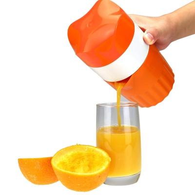 China Viable Hand Orange Cirus Juicer Manual Rotate Squeezer Portable Fruit Juice Maker For Lemon Lime for sale