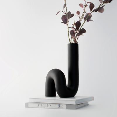 China Nordic creative modern Europe U shape flower vase decoration black resin tubular flower vase for home for sale