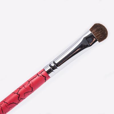 China Makes Apply Makeup High Quality Animal Hair Wooden Handle Pink Eyeshadow Concealer Brush Makeup Brush for sale