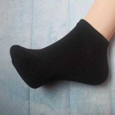 China Cheapest anti-slip wholesale cotton material custom designed socks for men's low cut socks for sale