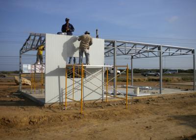 Κίνα Το Windproof ελαφρύ σπίτι δομών χάλυβα συνήθειας/προκατασκεύασε τα γκαράζ χάλυβα προς πώληση