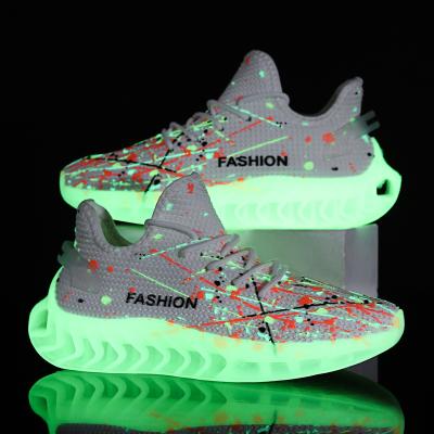 China Fashion Trend Hot Selling In Stock Wholesale Cheap Luminous Casual Shoes Men Sneaker Fashion Shoes for sale