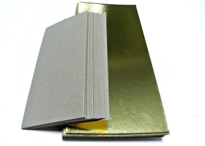 China Tablero gris laminado oro/tablero de papel/difícilmente papel de tablero reciclado en hojas en venta