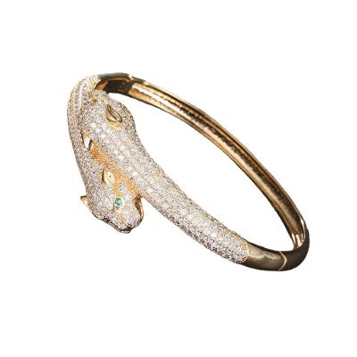 China New CLASSIC Tasty Leopard Panther 18k Gold Key Bracelet Have Zircon Diamond Inlay For Diamond Bracelet for sale