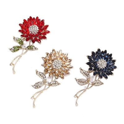 China European and American alloy high-end crystal ladies' new style diamond gemstone flower brooch silk scarf buckle clothing for sale