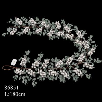 China Christamas Home Decor Item 86851 Wholesale Artificial Christmas Berry White Wreath For Door Decorations White Christmas Wreath for sale