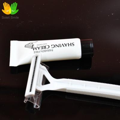 China Good Quality 3~5star Travel Disposable Plastic Home Hotel Travel Disposable Shaving Kit With Safety Razor for sale