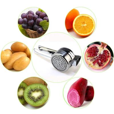 China Food Grade Kitchen Stainless Steel Potato Crusher Viable Hot Selling Handheld Fruit Squeezer Squeezer for sale