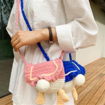 China Donald Duck Wool Coin Purse Anti-Static Handwoven Handwoven Cell Phone One-Shoulder Messenger Bag for sale