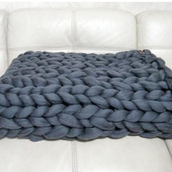 China OEM Color Professional Custom Size 100% Merino Wool Anti-pilling Chunky Knit Winter Blanket for sale