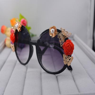 China New Fashion High Quality Round Rose And Butterfly Sun Frame Fashion Sunglasses for sale