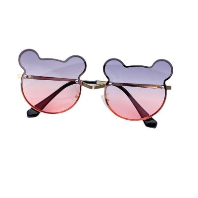 China Fashion Sunglasses Shape Newest Designer Cartoon Kids Sunglasses Boys Girl Shading Bear Shape Gradient Sun Glasses for sale