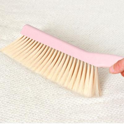 China Durable Soft Clean Bristle Dust Brush Long Handle Bed Cleaning Brush for sale