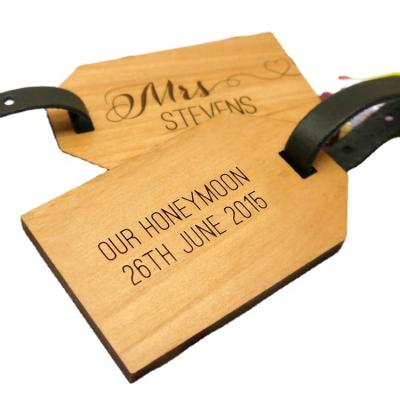 China New design& OEM Design Personalized Honeymoon Wooden Luggage Tags Lovely Factory Price Wedding Favor Wooden Bag Tags Promotional Luggage Tag for sale