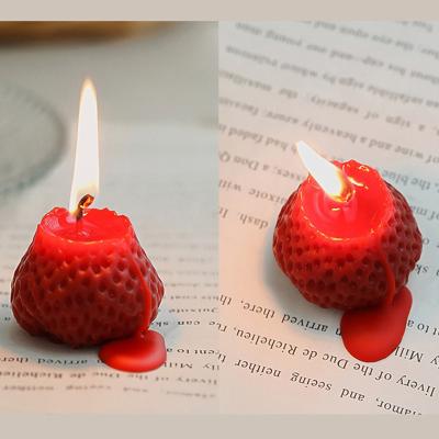 China Eco - Friendly Wholesale Strawberry Fruit Shaped Aromatic Scented Candle Gift For Birthday Wedding Party for sale