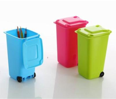 China Desktop Plastic Bin Shaped Pen Holder Stationery Organizer 11x8.5x16cm for sale