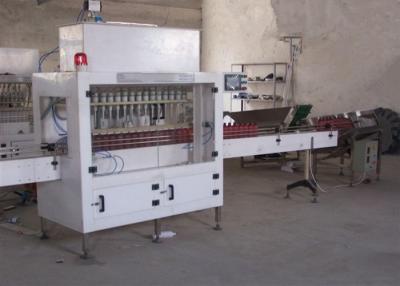 China Máquina de rellenar líquida corrosiva química automática llena con 8/10 bocas en venta