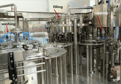 China Botella de alta velocidad 3 del ANIMAL DOMÉSTICO en 1 máquina de rellenar para el cosmético, farmacéutica, aceite en venta