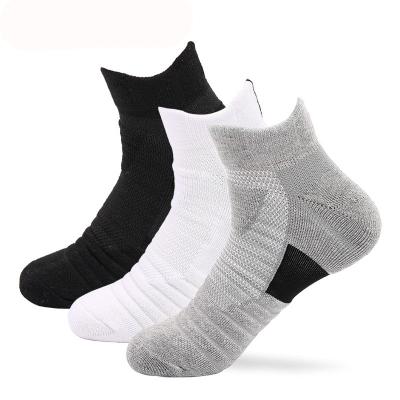 China New Coming Athletic Men's Sports Sweat Absorption Non-Slip Running Socks Outdoor Towel Bottom Boat Socks for sale