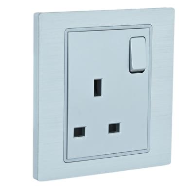 China Factory Direct Selling Residential / Multipurpose Home Security 3 Pin 1 Strip 13A UK Standard Socket for sale