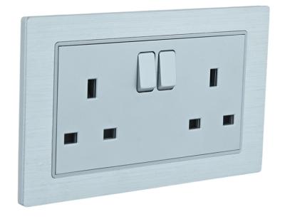 China 13A 250v 3 Pin Residential / General Purpose Rectangular Socket Power Wall Outlet With Switch for sale