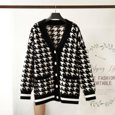 China High Quality White Houndstooth Anti-pilling Women Winter Black Knitted Sweater Cardigan for sale