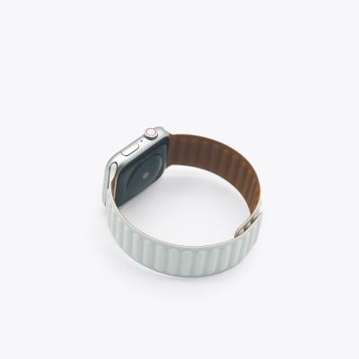 China Fanshion Simple Wholesale Magnet Sports Straps Soft Silicon Skin Feeling Watch Band For Apple Watch for sale