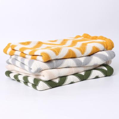 China PORTABLE Wave Pattern Four Colors 100% Cotton Knitted Baby Blankets For Spring And Summer for sale