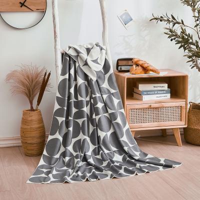 China New Design PORTABLE Soft Jacquard Woven Blanket Knitted Custom Blanket Luxury Throw Blanket for sale