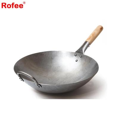 China Sustainable Traditional Hand Hammered Carbon Steel Wok With Wooden And Steel Helper Handle for sale