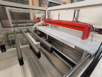 China Línea de extrusión de perfiles de PVC para ventanas Máquina de extrusión Máquina de extrusión Línea de producción de paneles de techo de PVC de 1200 mm con máquina de manipulación automática en venta