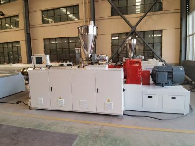 China Plastik-PVC-Tür- und Fensterrahmenprofile Herstellungsmaschine Produktionslinie einschließlich Extrudermaschine PVC-Weitplattenherstellungsmaschine zu verkaufen