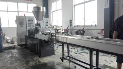 China Faser erhöhende weiche Gridding-Kunststoffrohr-Produktions-Maschine, PVC-Doppelschneckenextruder zu verkaufen