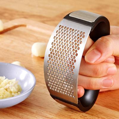 China Viable Manual Garlic Ginger Mincer Crusher Squeezer Chopper Mincer Garlic Ginger Press Kitchen Tools Stainless Steel Garlic for sale