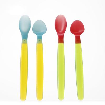 China BPA Free Temperature Color Changing Baby Heat Sensitive Spoon BPA Free For Baby Exercising Feeding Spoon for sale