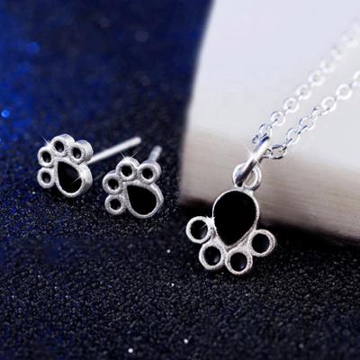 China Custom Fashion Cartoon Cute Dogs Cats Cute Dogs Paw Print 3d Animal Pendant Necklace Costumes for sale