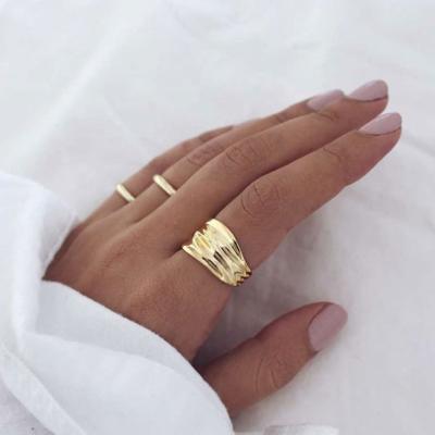 China 2021 CLASSIC Punk Stainless Steel Statement Rings Chunky Hammered Signet 18k Gold Rings For Women for sale